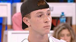 Perché Wax Ha Un Taglio In Faccia